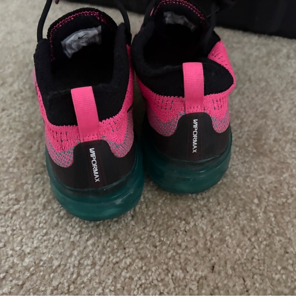 Nike Vibrant Pink and Black Vapormax Shoes - Picture 4 of 5